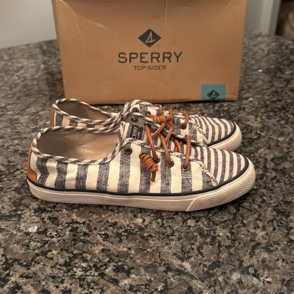 Sperry womens Striped Navy and White canvas sneakers 7.5 - Picture 2 of 11